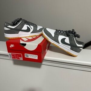 Nike dunks. Smoke grey gum 3m swoosh. StockX verified.  Brand new